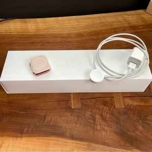 Apple Watch Series 4 40mm Gold (Rose) Aluminum (GPS)